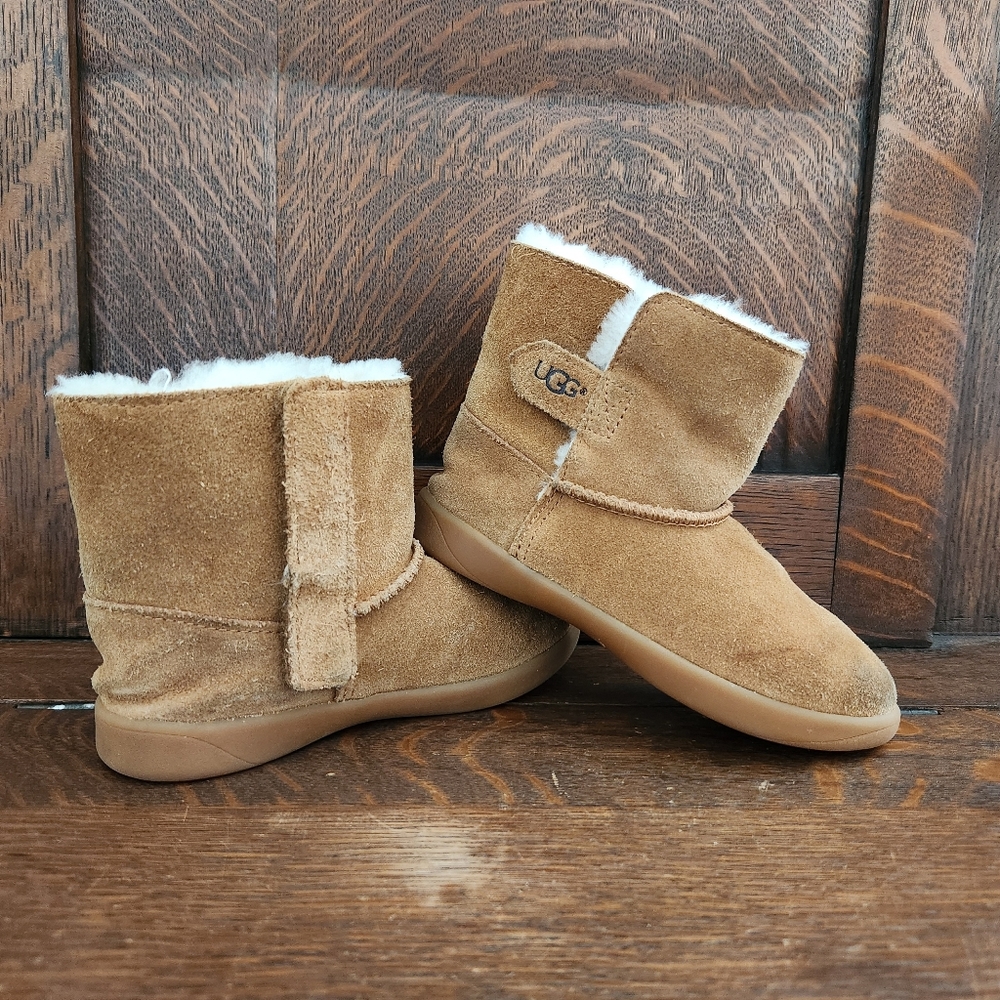 UGG Kids Chestnut Suede Shearling-Lined Boots Size 11 REPOSH